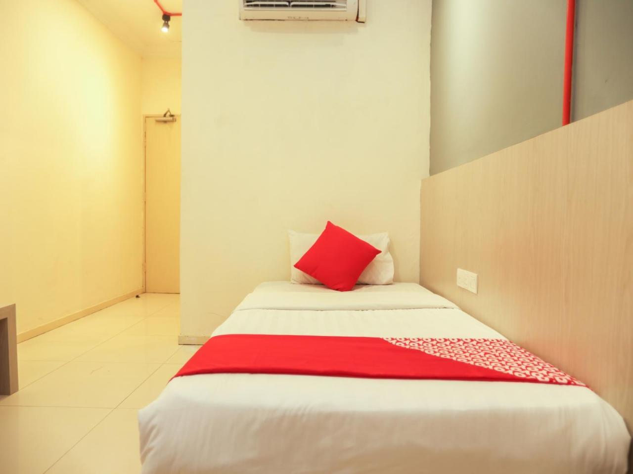Oyo 727 Hotel Rafflesia Kota Kinabalu Bagian luar foto