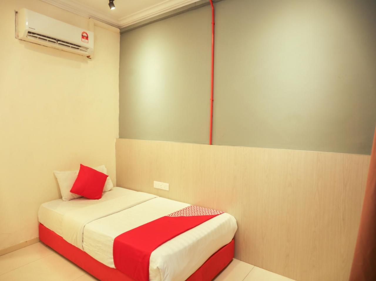 Oyo 727 Hotel Rafflesia Kota Kinabalu Bagian luar foto