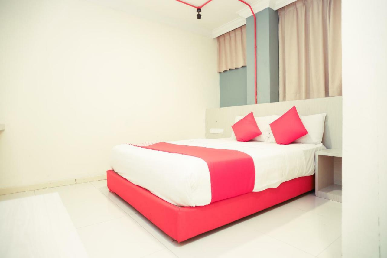 Oyo 727 Hotel Rafflesia Kota Kinabalu Bagian luar foto