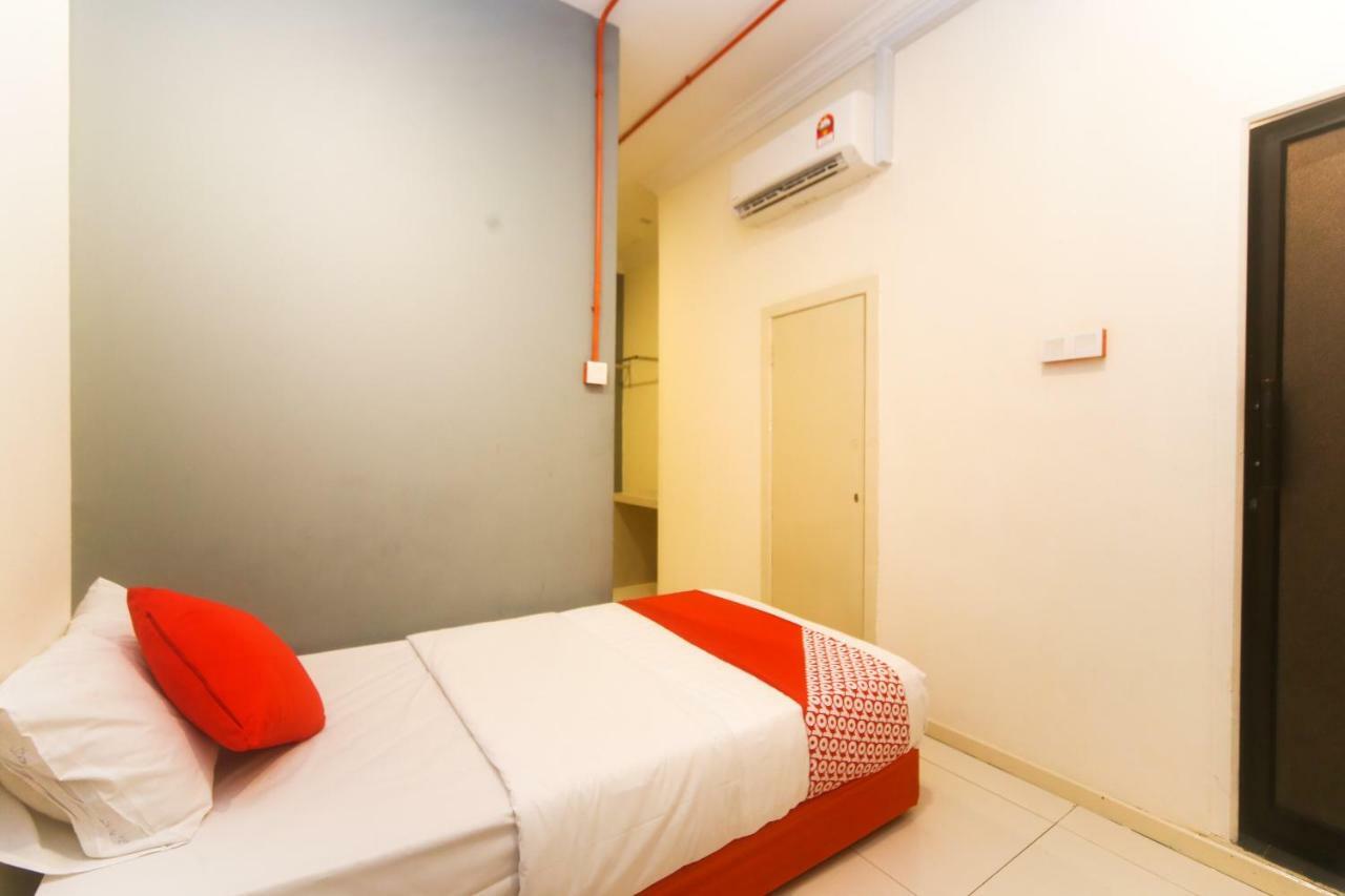 Oyo 727 Hotel Rafflesia Kota Kinabalu Bagian luar foto